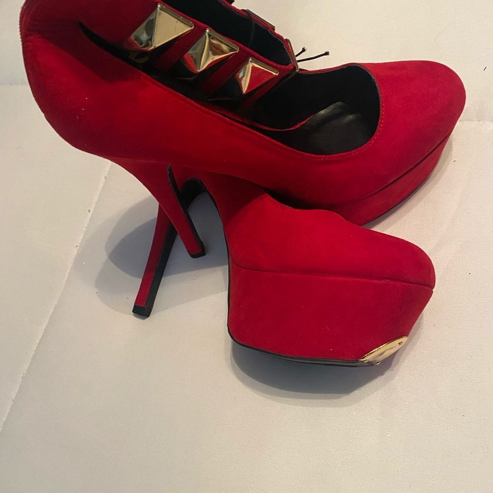 Platform Heels - Picture 3 of 8